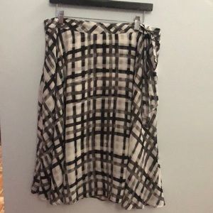 Elle black and white skirt